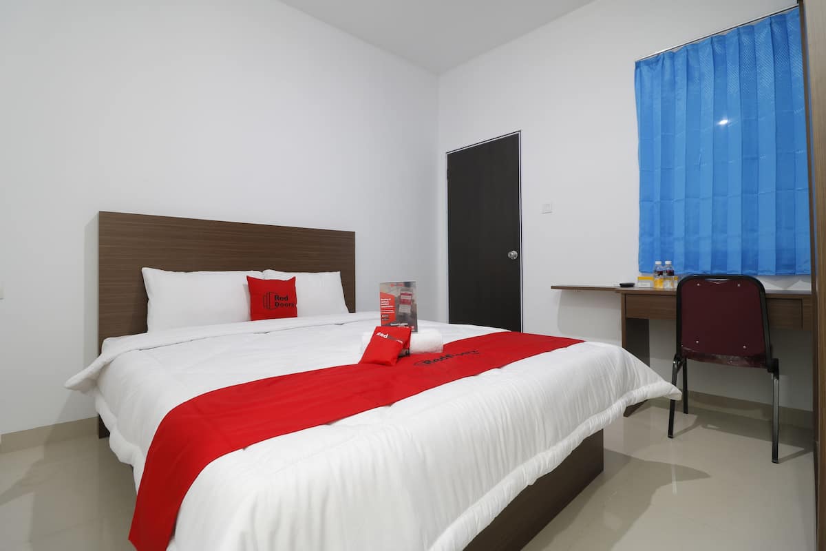 Escritorio, wifi gratis y ropa de cama