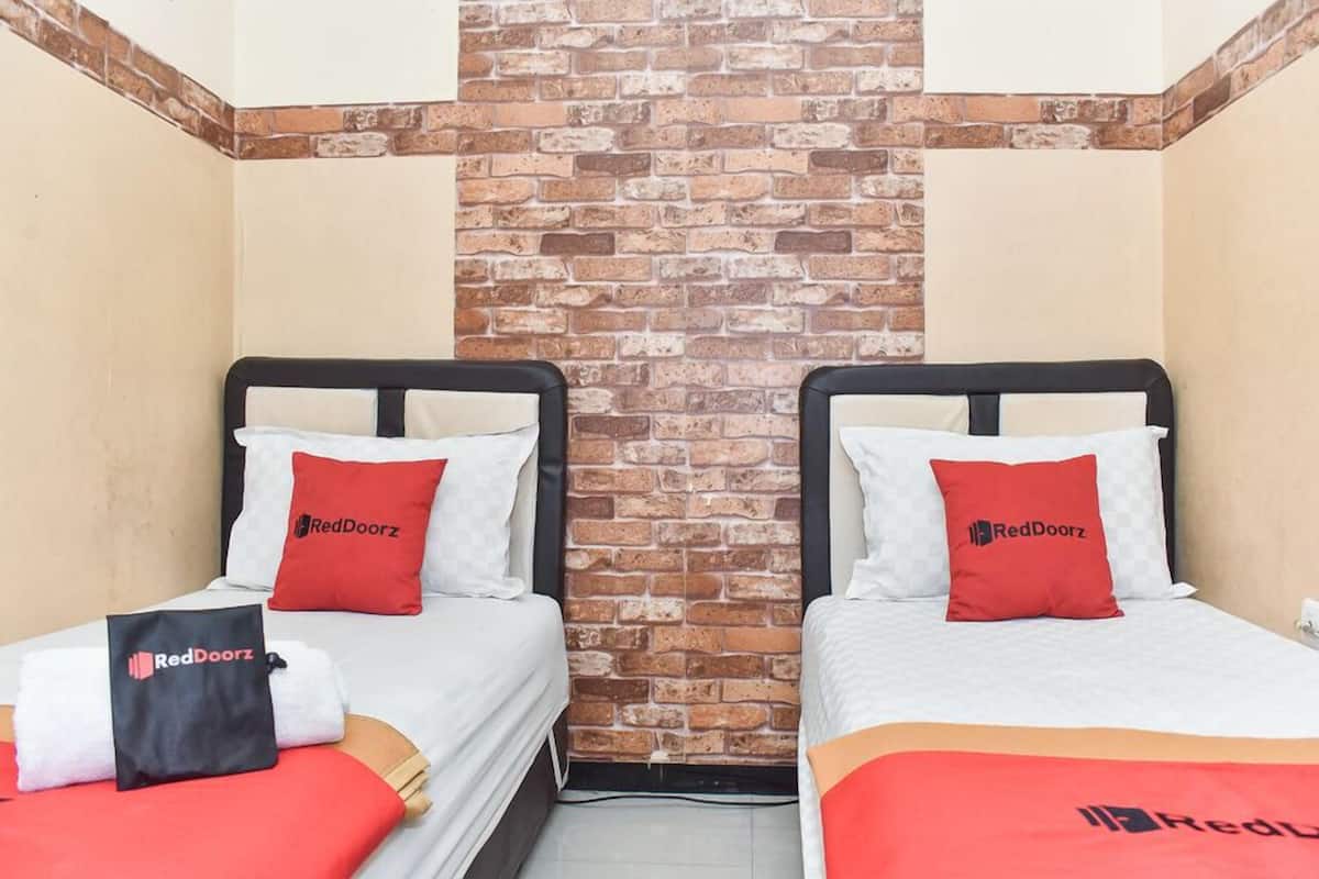 Desk, free WiFi, bed sheets