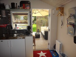 Studio | Cuisinette privée | Réfrigérateur, four à micro-ondes, surface de cuisson, cafetiÚre-théiÚre