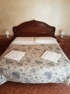 Quarto casal, banheiro compartilhado | Wi-Fi de cortesia