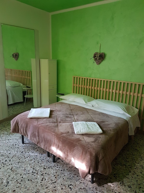 Quarto casal, banheiro compartilhado | Wi-Fi de cortesia