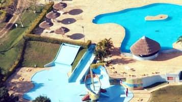 2 piscinas externas