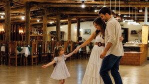 A spacious indoor area with wooden beams and tables, suggesting a rustic setting. - Hotel Fazenda Menino da Porteira (Ouro Fino)
