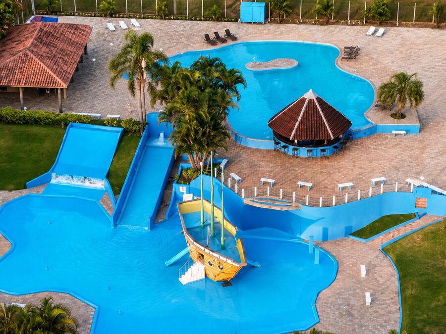 2 piscinas externas