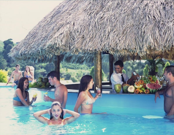 2 piscines a l'aire lliure