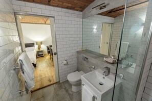 Kamar Double Standar, dapur kecil | Kamar mandi | Perlengkapan mandi gratis, pengering rambut, handuk, dan tisu toilet