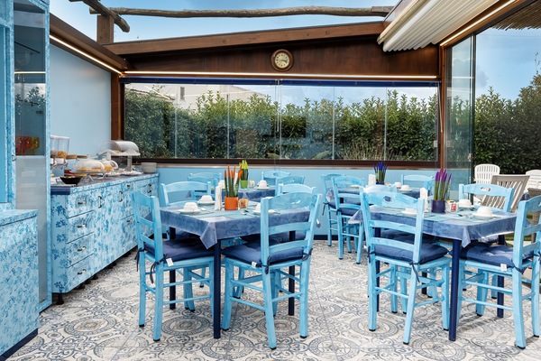 Café da manhã com buffet grátis