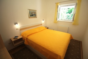 Standard Apartment, 1 Bedroom, Ground Floor | In-room safe, desk, laptop workspace, soundproofing
