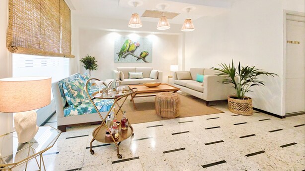 A modern living room with a sofa, coffee table, and decorative items. - Maresía Canteras Urban (Las Palmas de Gran Canaria)
