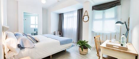 Zimmersafe, Verdunkelungsvorhänge, kostenloses WLAN, Bettwäsche