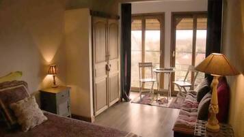 2 slaapkamers, een bureau, geluiddichte muren, gratis wifi