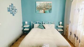 Double Room, 1 Queen Bed | Down duvets, individually decorated, individually furnished