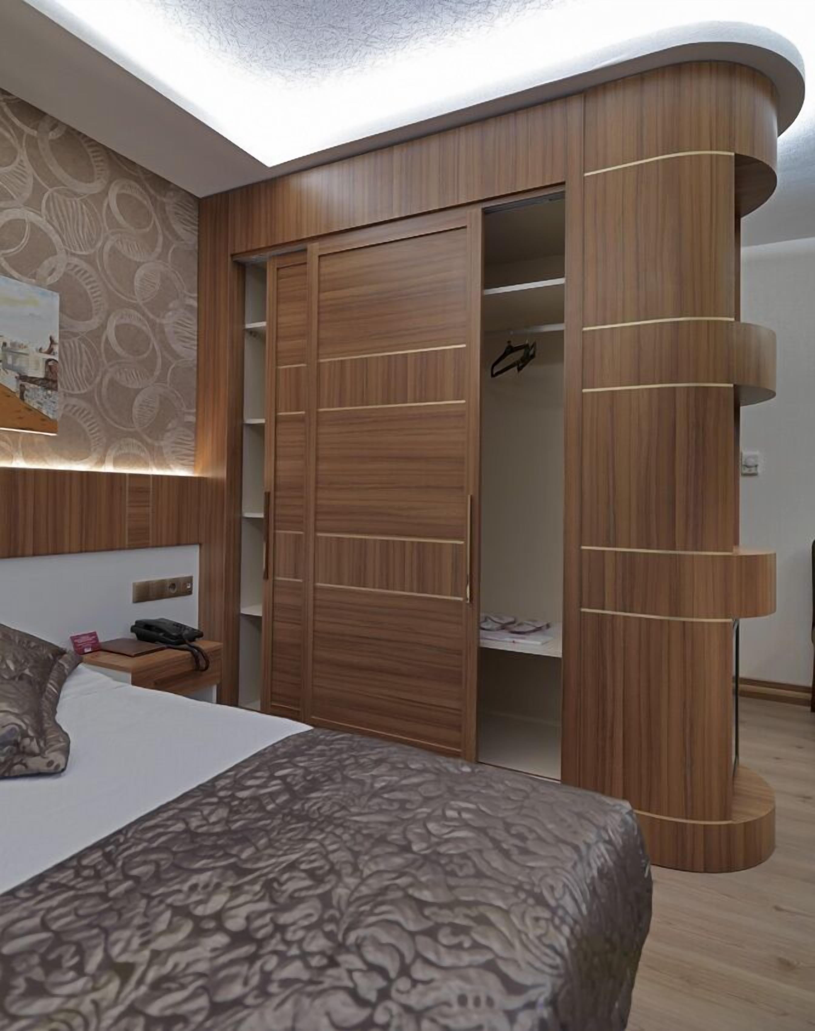 minibar, in-room safe, desk, free cots/infant beds