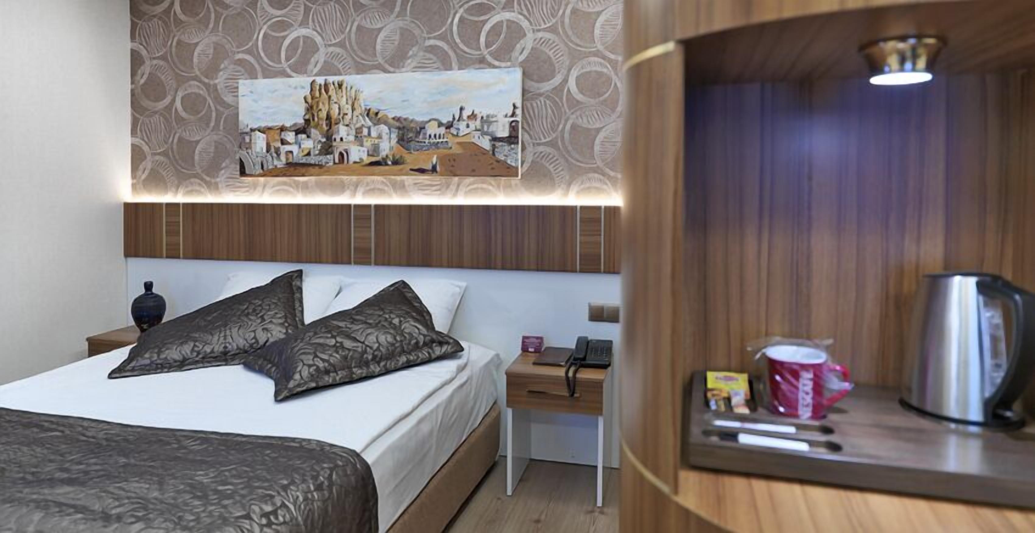 double or twin room | minibar, in-room safe, desk, free cots/infant beds