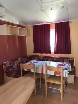 MOBILE HOME MERCURE 30 M²  | Living area - Camping La Montagne (Sorgues)