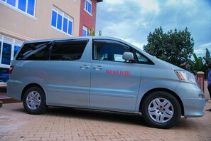 Airport shuttle - Red Sox Hotel (Seeta)