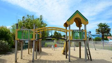 Außen-Kinderspielplatz