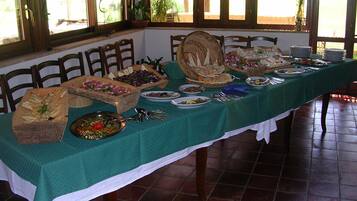 朝食 (オーダー形式)、毎日提供 (無料)