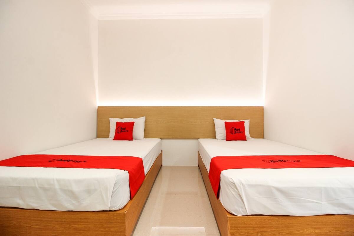 Desk, free WiFi, bed sheets