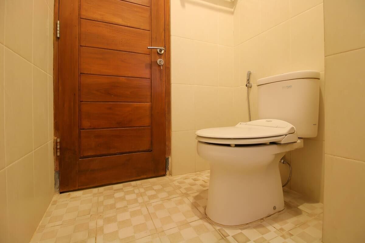 Bathroom | Shower, free toiletries, towels