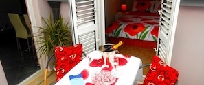 Appartement supérieur, 2 chambres, terrasse, vue sur la mer | Terrasse/patio