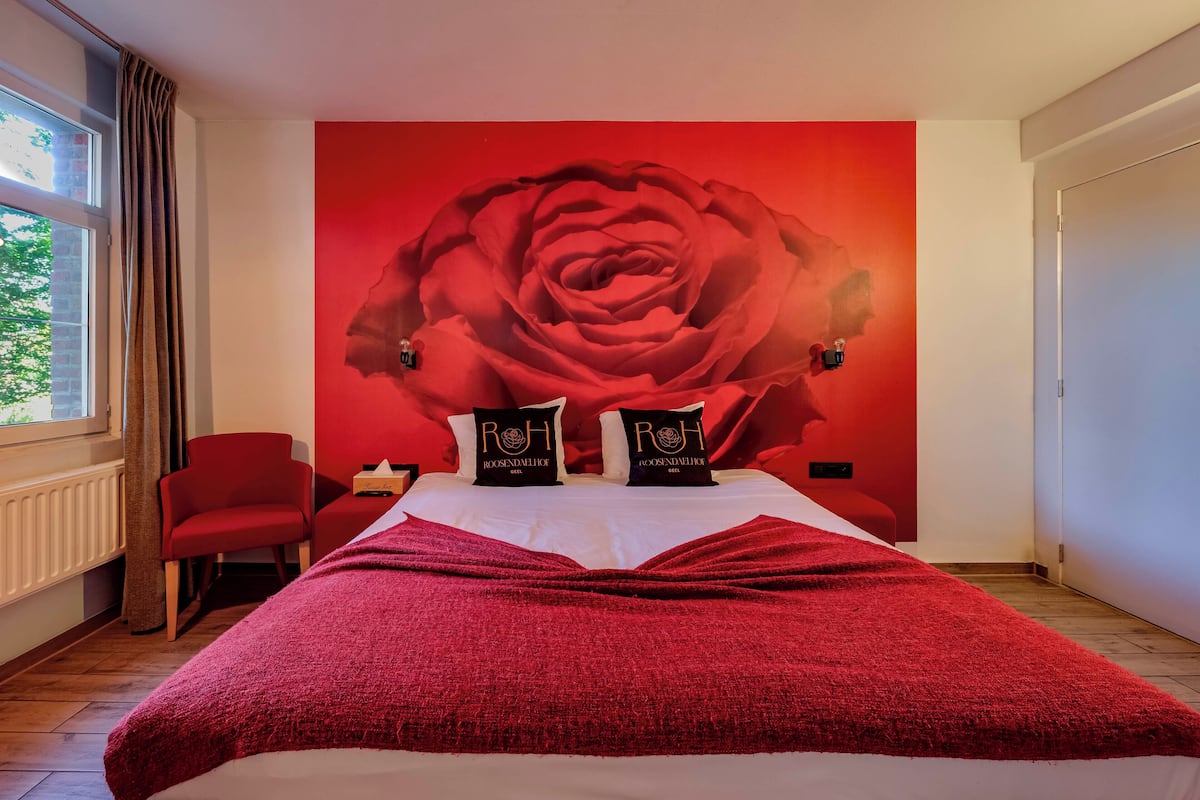 Comfort Double or Twin Room, Park View, Annex Building | Desk, blackout drapes, iron/ironing board (on request), WiFi (free)