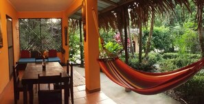 트래디셔널 아파트, 침실 2개, 정원 | 테라스/파티오