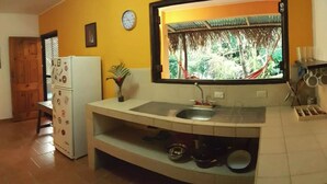 Traditional Apartment, 2 Bedrooms, Garden Area | Private kitchen