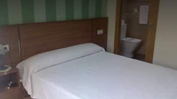 Habitación doble | Escritorio, wifi gratis, ropa de cama