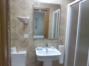 淋浴設備、提供毛巾