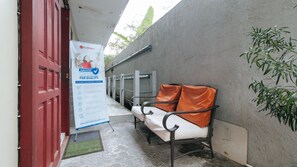 Lobby - RedDoorz Plus @ Ruby Las Pinas Weekly Stay (Las Pinas)