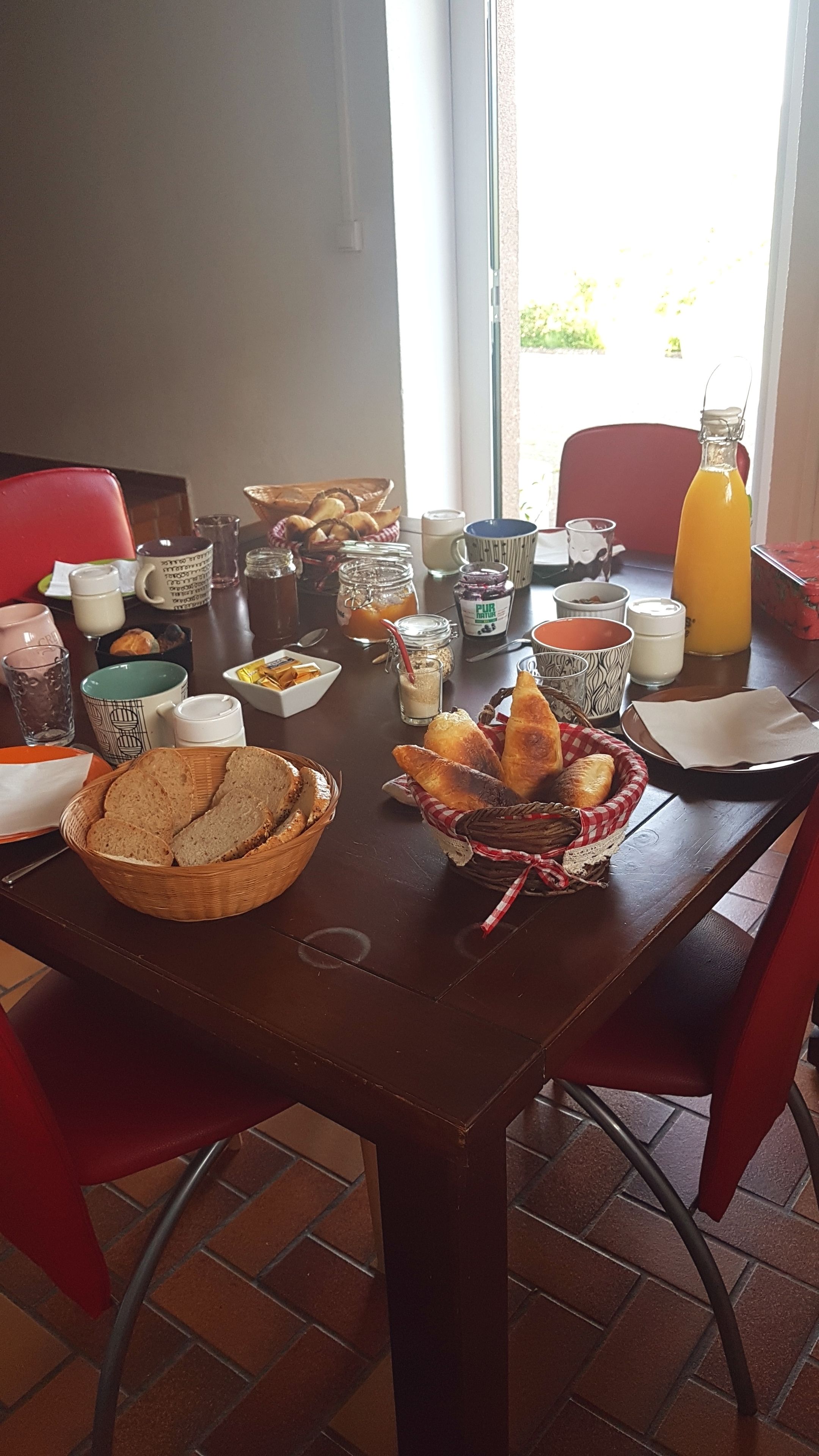 Desayuno con opciones de la cocina local incluido todos los días 