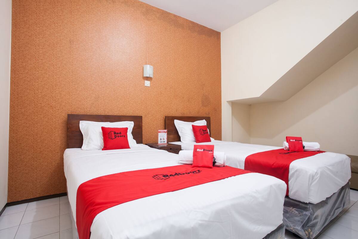 1 bedroom, desk, free WiFi, bed sheets
