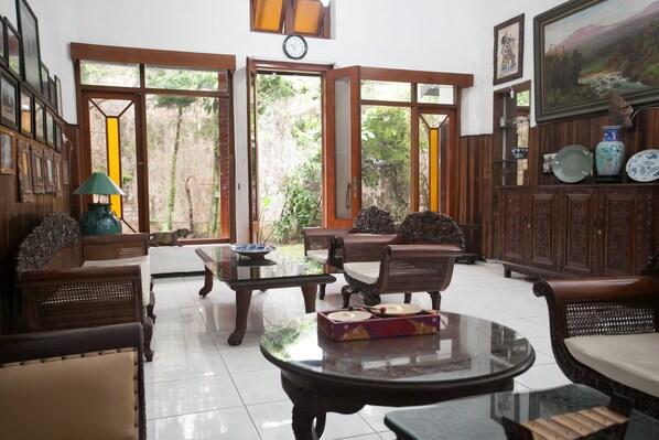 Lobby sitting area - RedDoorz near Brawijaya University (Malang)