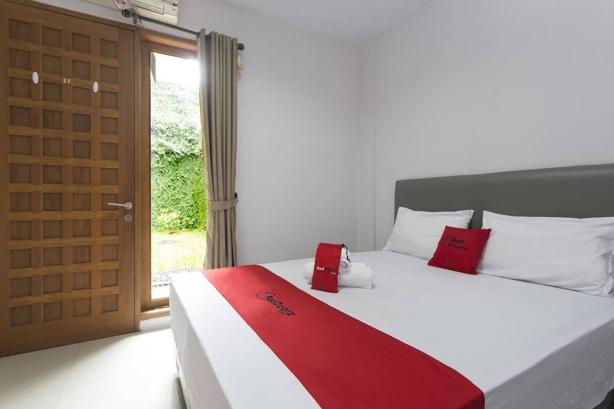 Double Room | Desk, free WiFi, bed sheets