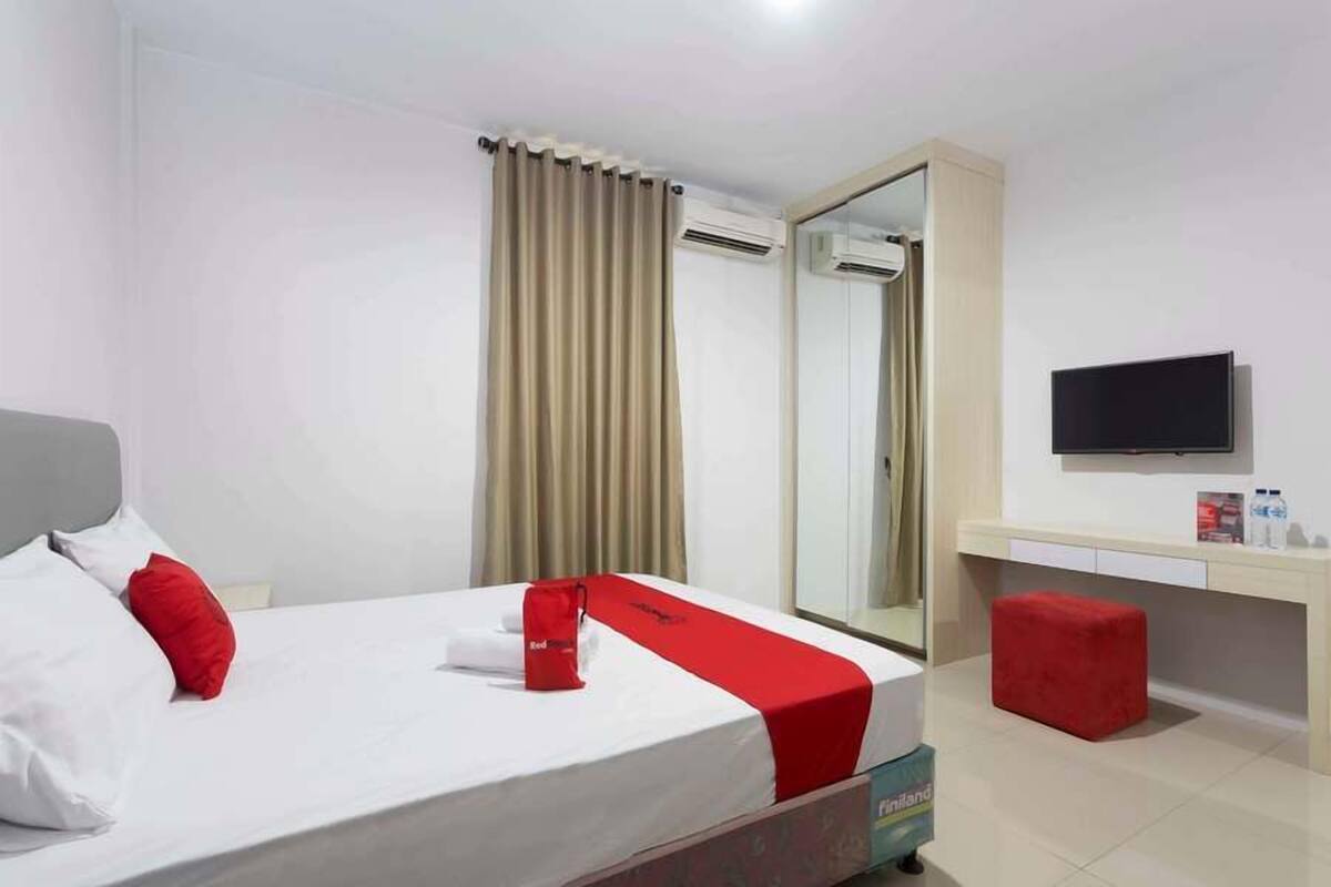 Escritorio, wifi gratis, ropa de cama