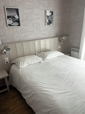 セーフティボックス (室内)、デスク、アイロン / アイロン台、WiFi (無料)