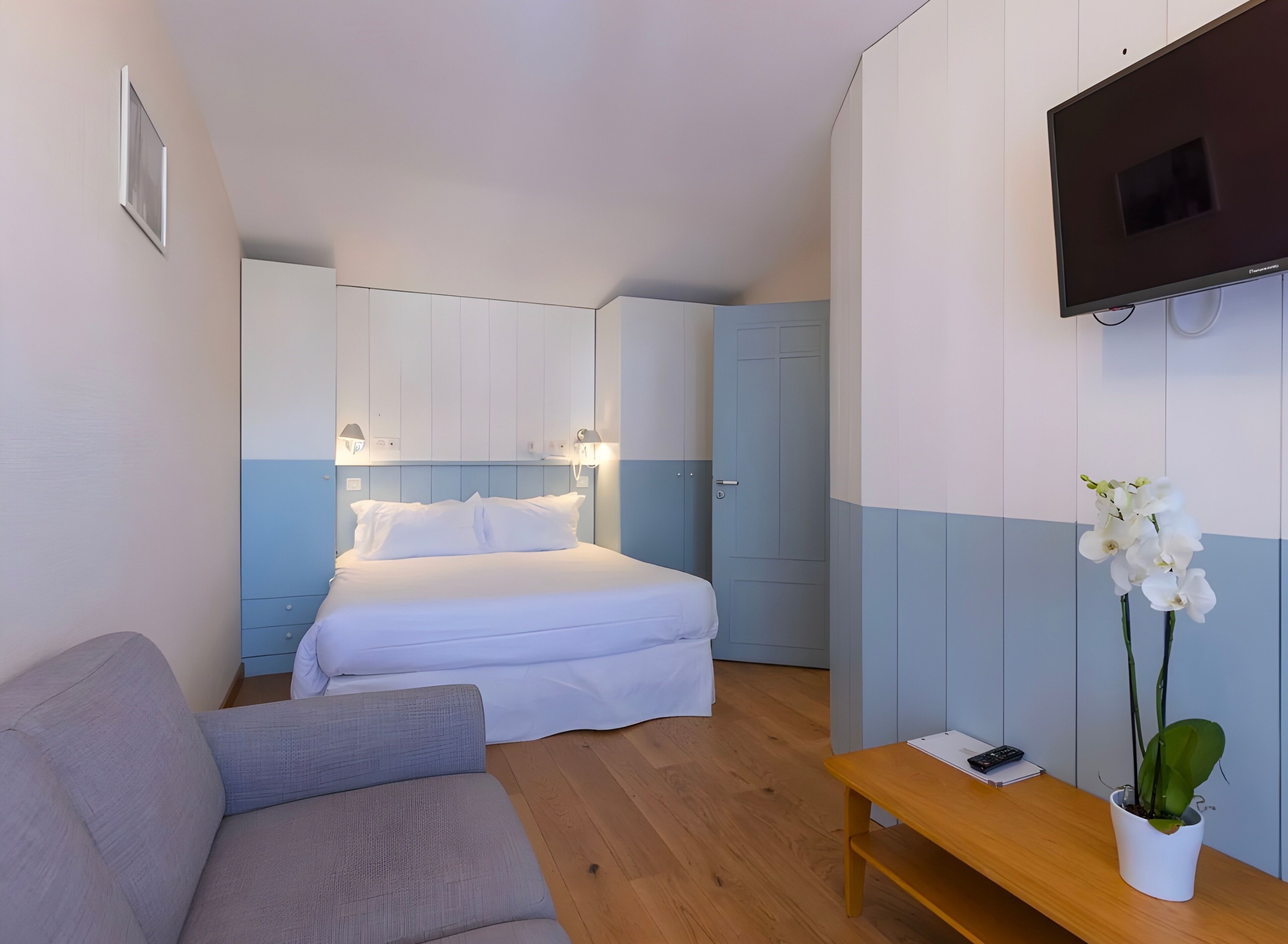 In-room safe, desk, iron/ironing board, free WiFi