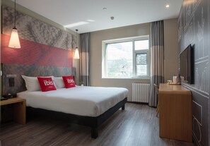Quarto casal superior (Mainland Chinese Only) | Cofres nos quartos, cortinas blackout, Wi-Fi de cortesia, roupa de cama