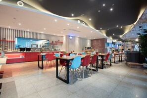 Café da manhã com buffet todos os dias mediante uma taxa