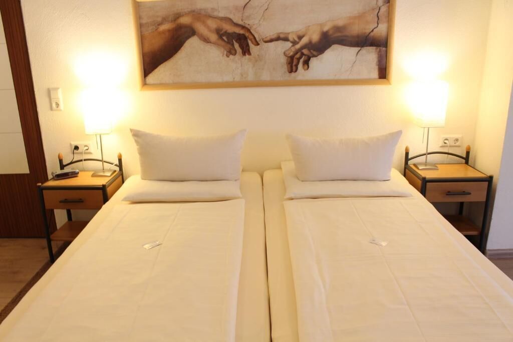 in-room safe, desk, laptop workspace, blackout curtains