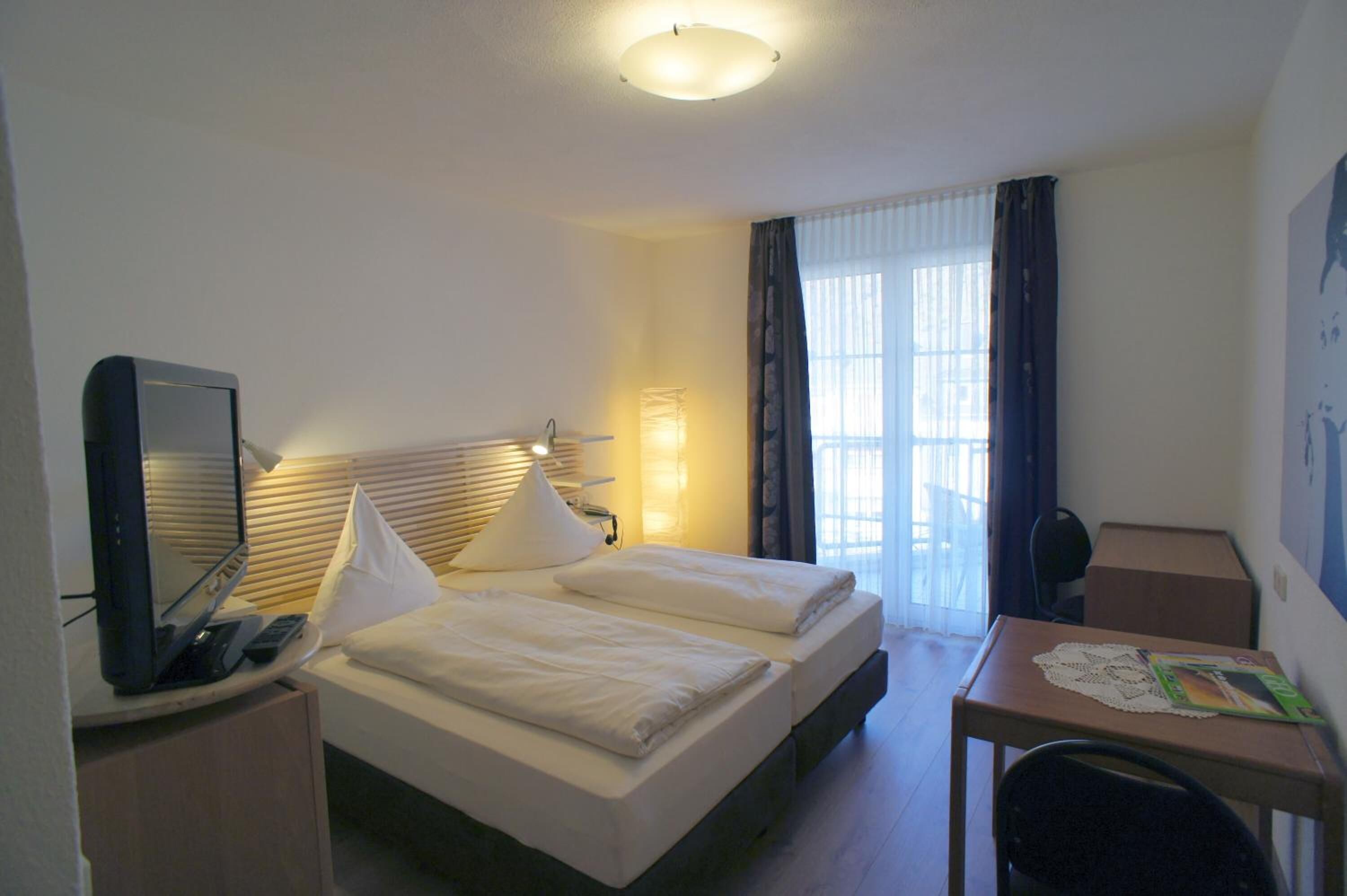 in-room safe, desk, laptop workspace, blackout curtains