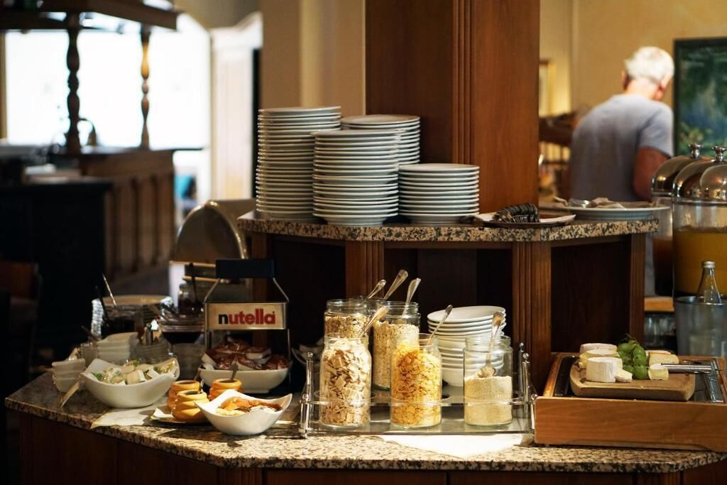 Breakfast and dinner served, German cuisine