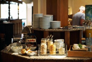 Se sirven desayunos y cenas, cocina alemana