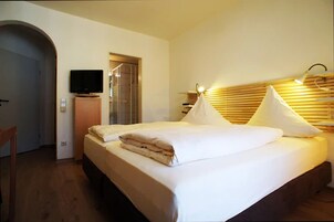 Caja de seguridad en la habitación y escritorio 