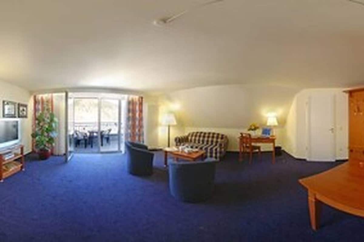 Superior Suite | In-room safe, desk, laptop workspace, blackout curtains