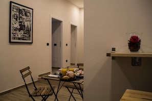 Interior - Interno 10 Cavour (Naples)