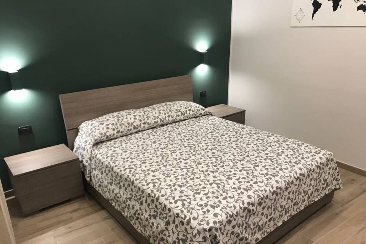 舒适双人房, 1 间卧室, 私人浴室, 城市景观 | 1 多间卧室、高档床上用品、办公桌、熨斗/熨板