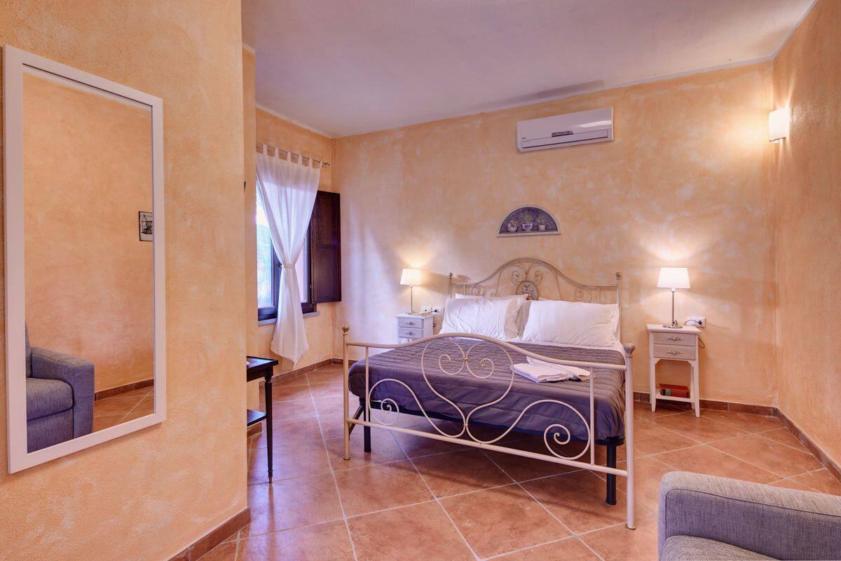 Premium bedding, free cots/infant beds, free WiFi