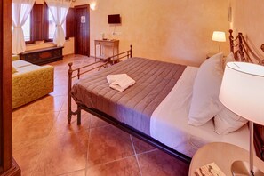 Premium bedding, free cots/infant beds, free WiFi